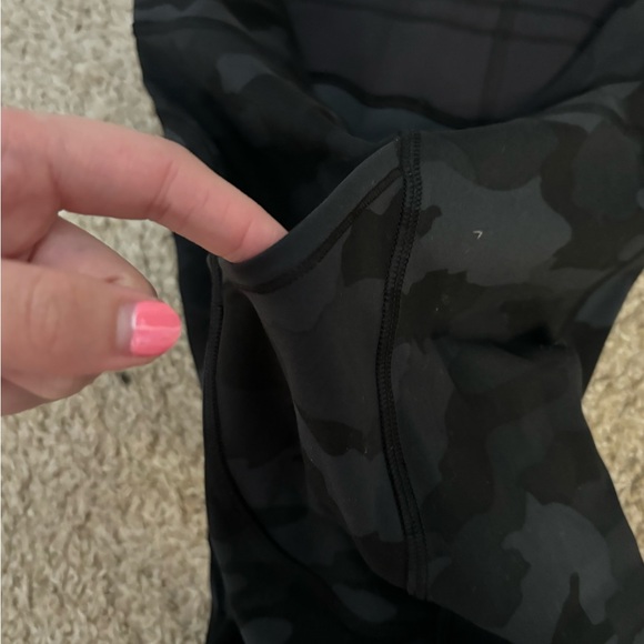 Lululemon invigorate HR Tight dark camo - Picture 5 of 7